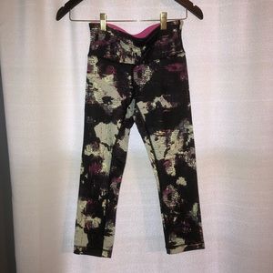 Lululemon purple cropped tie dye cotton leggings